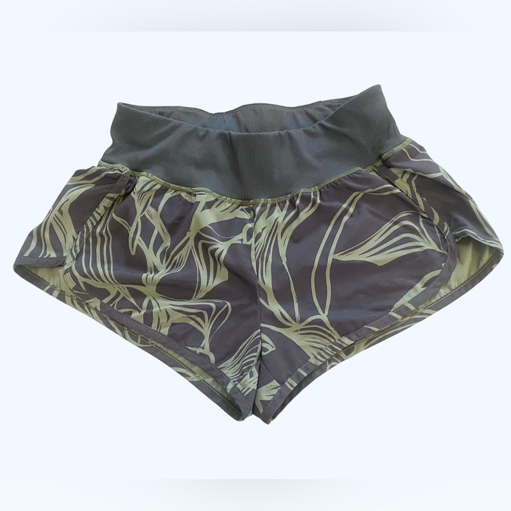 Zella Black and Green Athletic Shorts: Aerodynamic Printed Shorts Size Small